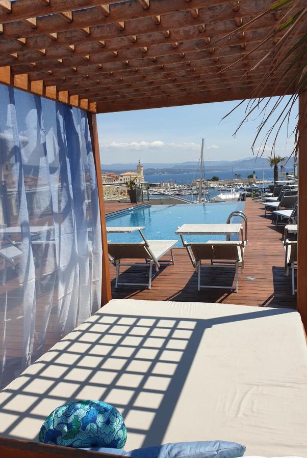 Hotel Western Premier Du Vieux-port 4*